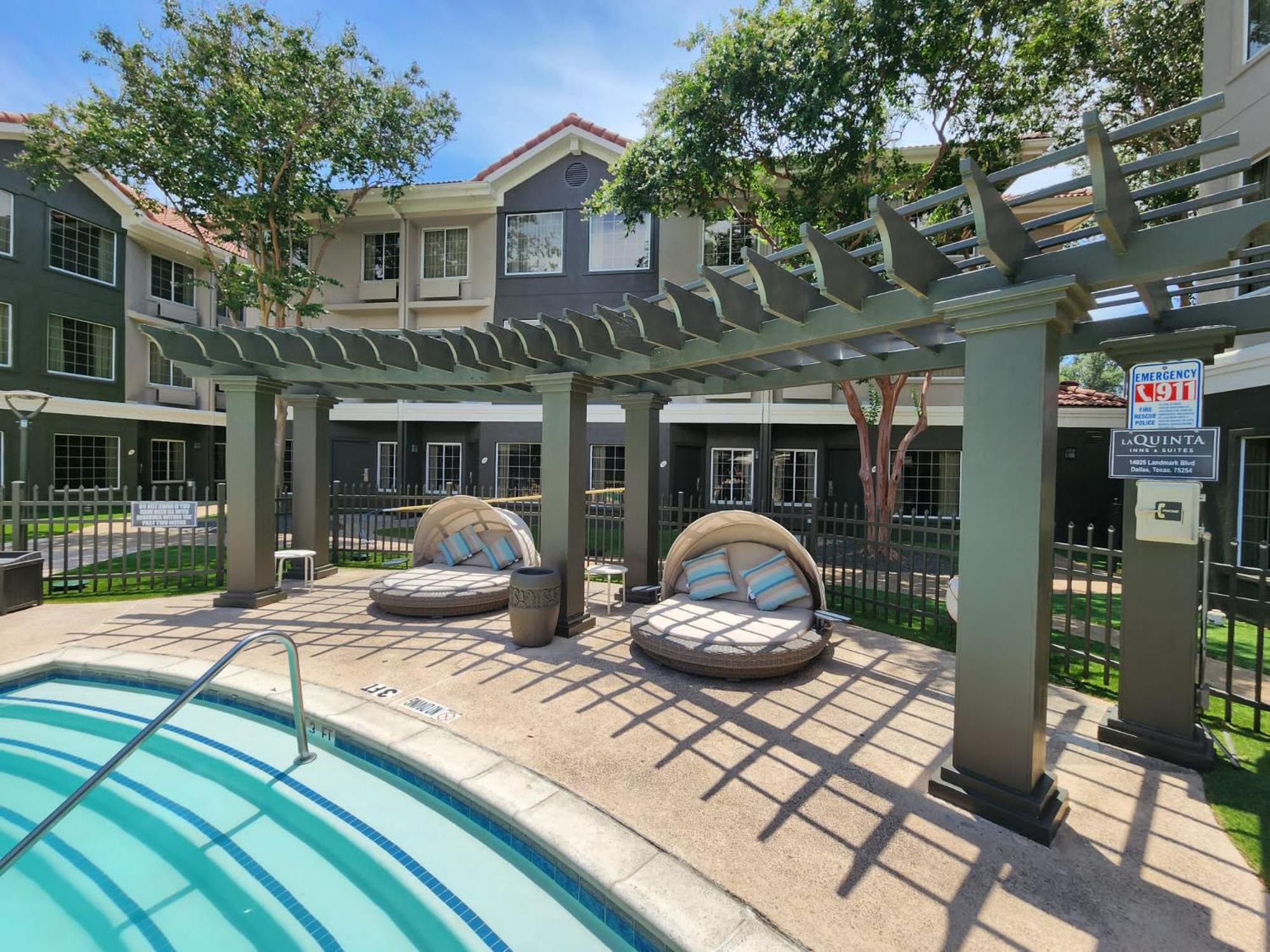 La Quinta By Wyndham Dallas - Addison Galleria Exterior photo