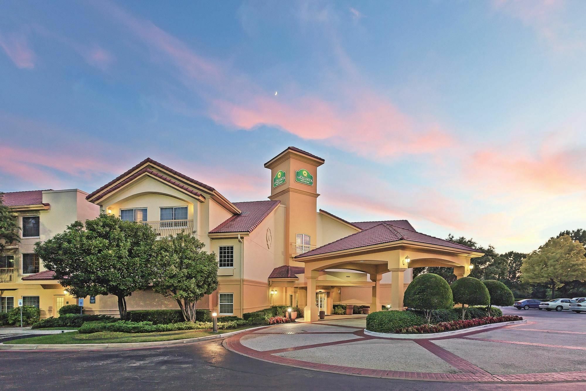 La Quinta By Wyndham Dallas - Addison Galleria Exterior photo